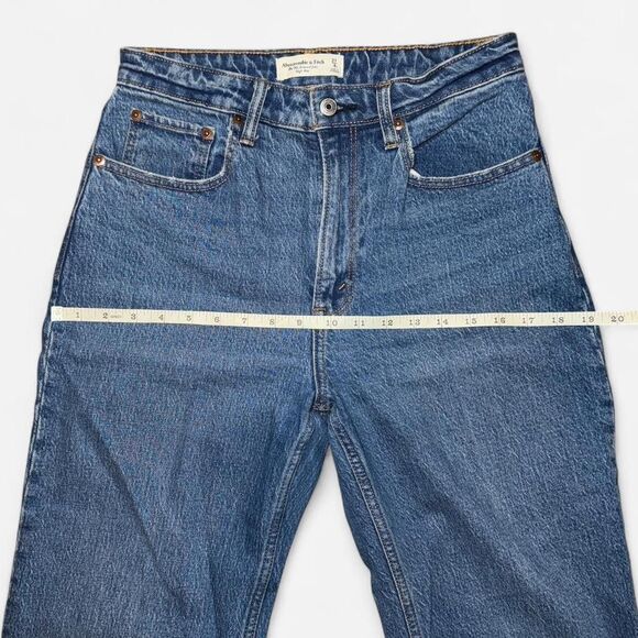 Abercrombie & Fitch 90s Relaxed High-Rise Wide-Leg Medium-Wash Blue Jeans - Picture 5 of 8